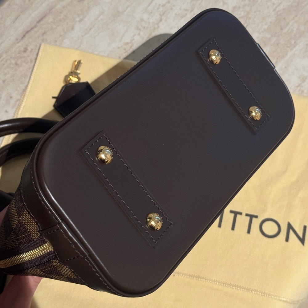 Louis Vuitton Alma BB - Picture 7 of 11